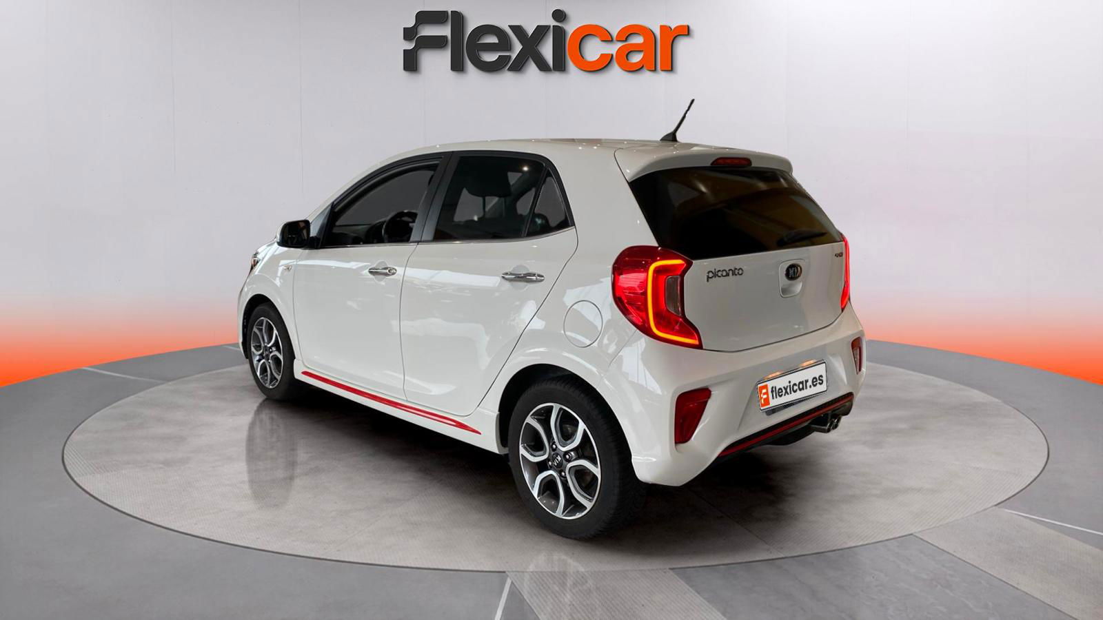 https://cdn-flexicar.caraffinity.it/public_appraisal_images_pro/images/stock/159868/vMd427fl8B__WhatsApp Image 2025-06-06 at 11.14.18 (6).jpeg